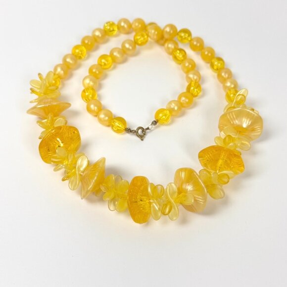 VINTAGE 80s Chunky Yellow Beaded Necklace Plastic Flower Barbie Y2K Twee - Picture 11 of 11